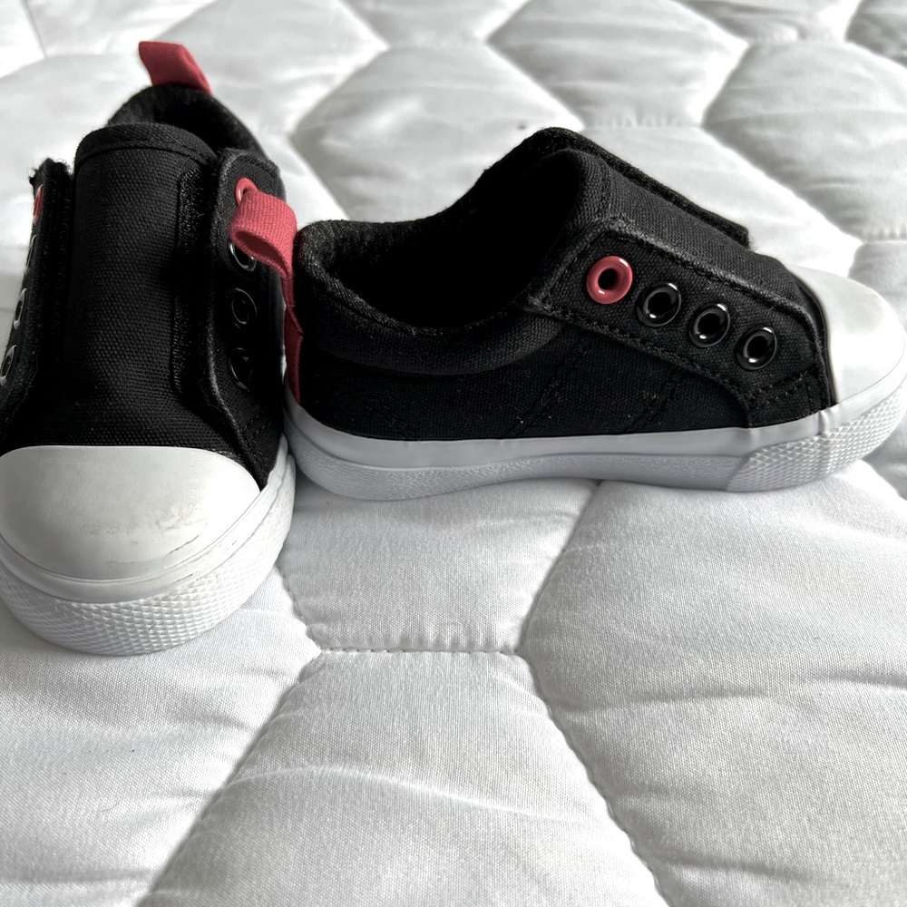 Cat and Jack Sneakers, size 5! Black and White shoes with side Velcro. :)